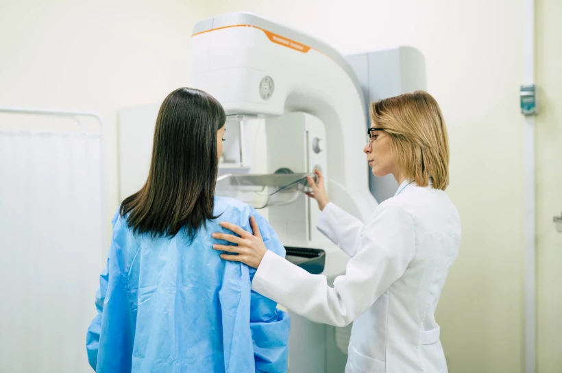 Mammografia – jak wygląda badanie i jak się do niego przygotować?