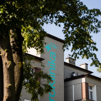 „Nowa jakość rehabilitacji w Katowicach” – lekarz i prezes Grupy EPIONE Narcyz Wrześniewski o starcie NeuroKliniki i rehabilitacji robotycznej